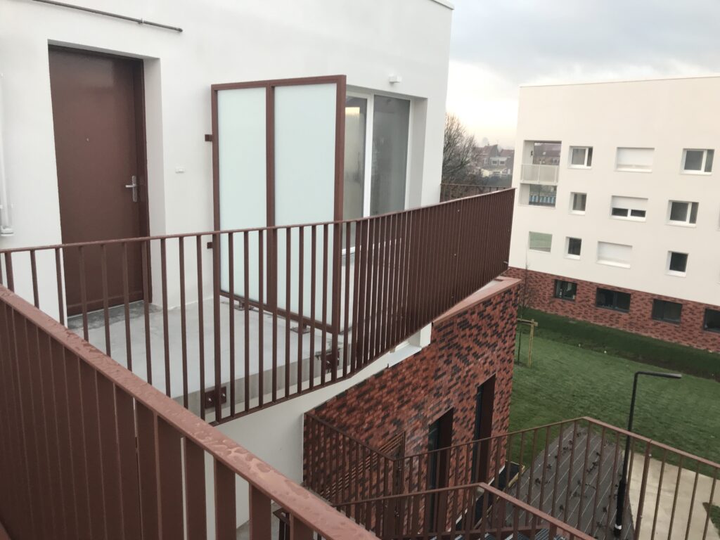BAVETTA CONSTRUCTION Logement collectif à Quesnoy Sur Deule balcon